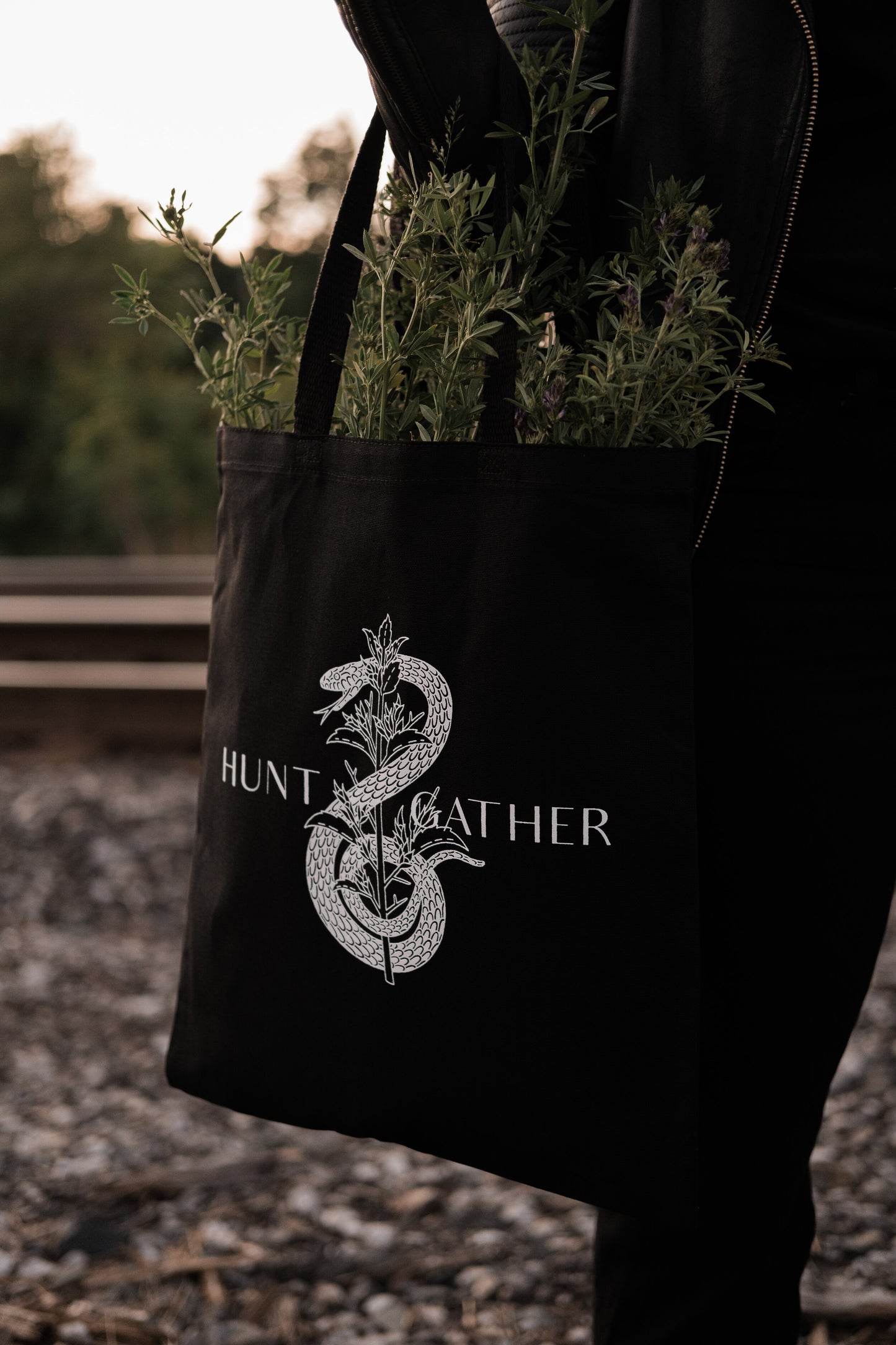 HUNT & GATHER TOTE