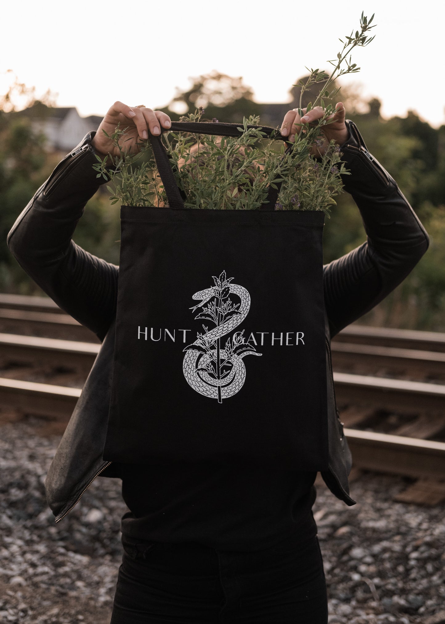 HUNT & GATHER TOTE